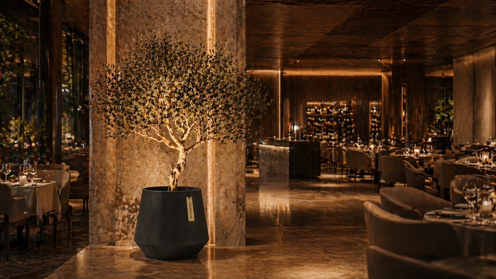 Jardinera de hormigón OZARUM en restaurante contemporáneo